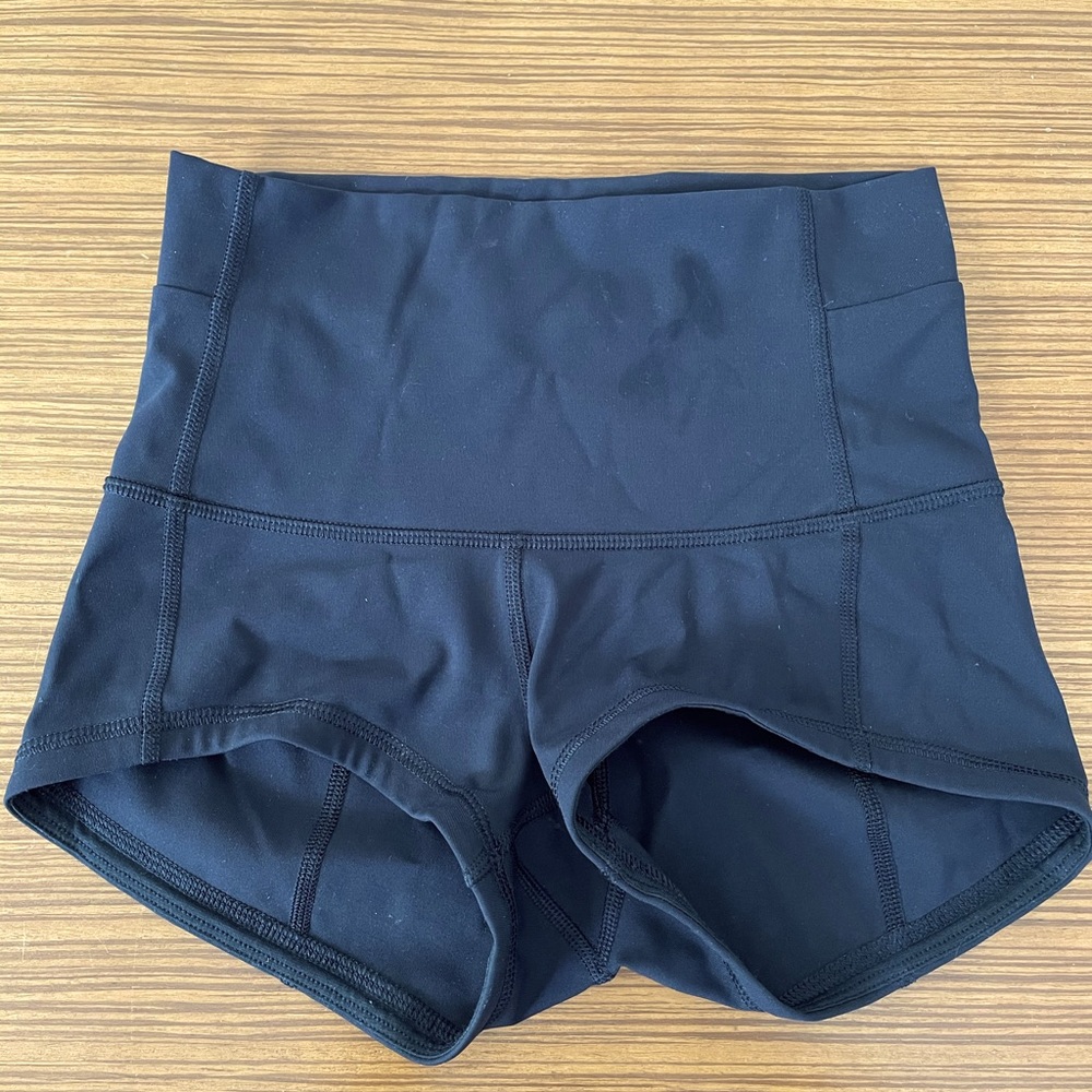 Lululemon booty shorts size xs